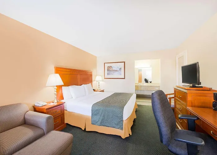Ramada By Wyndham Flagstaff East